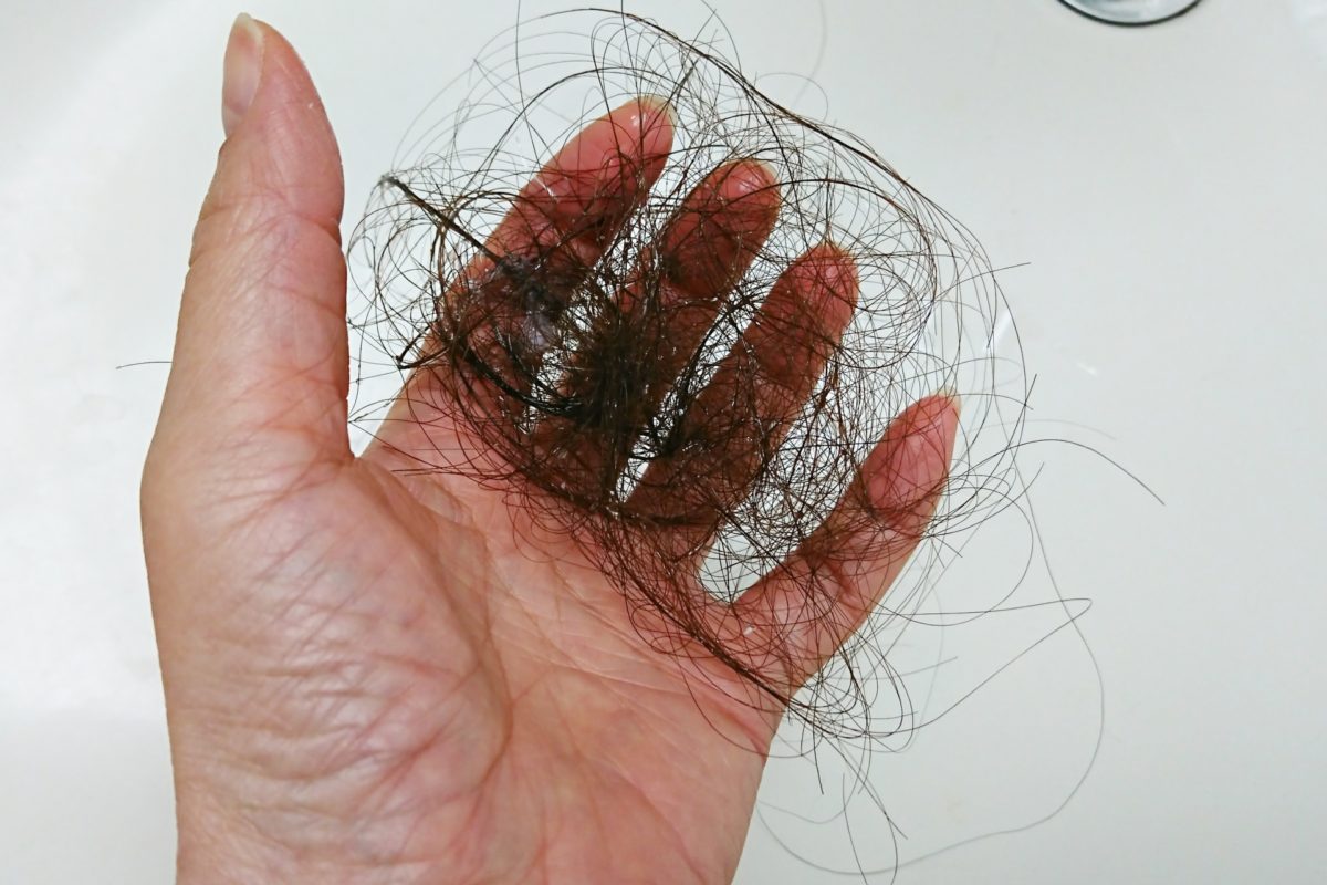 年代で違うって知ってた？男性の年代別抜け毛の原因と対策