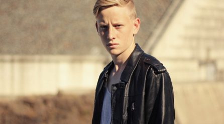 短髪のメンズならカラーリングで髪の毛に個性を