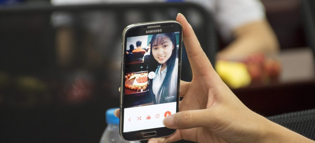 カラーリングするなら髪の見本を見せよう！