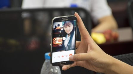 カラーリングするなら髪の見本を見せよう！