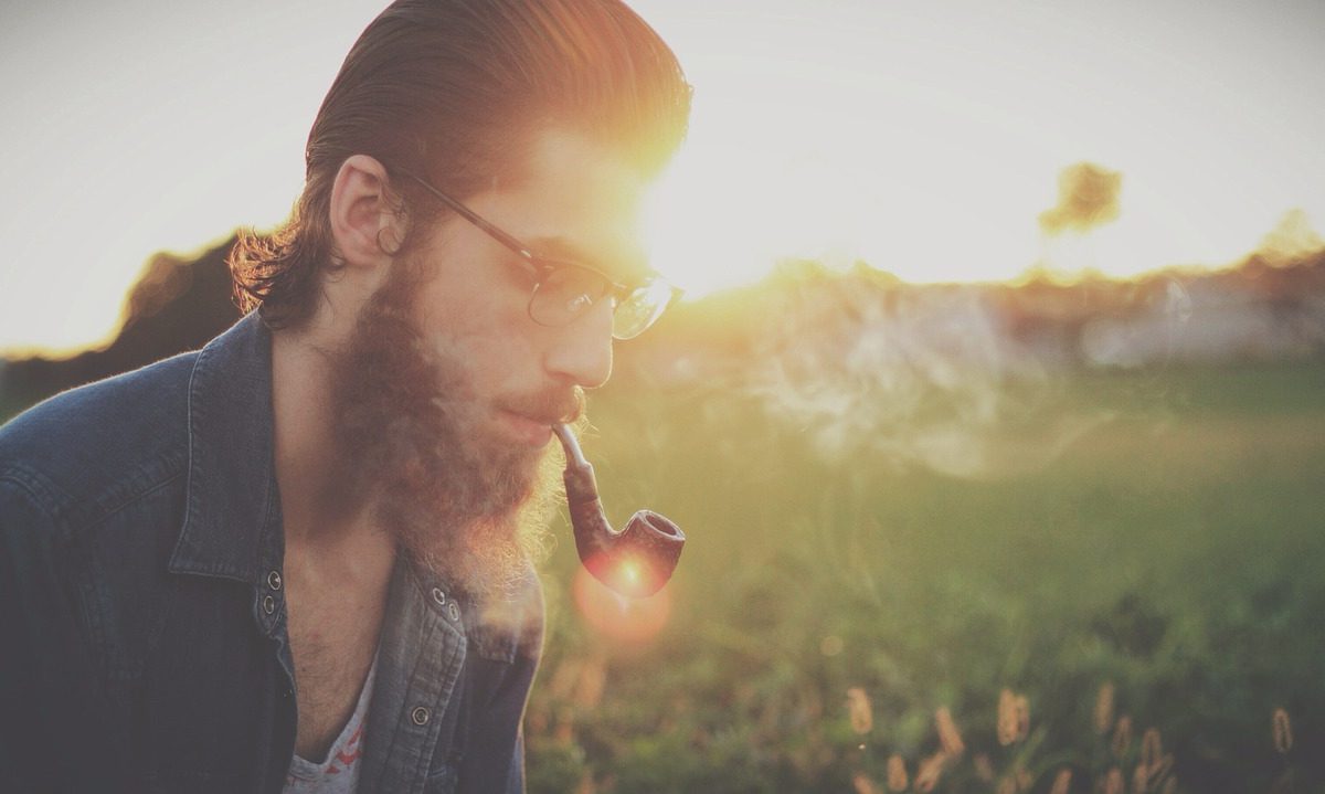 くせ毛に悩むメンズの髪型はショート？ロング？