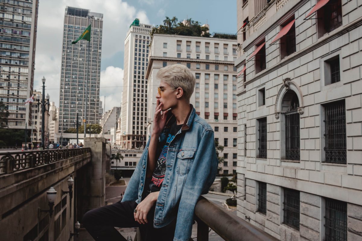 小顔に見せられるメンズヘアスタイルは？髪型で顔を小さく見せる方法