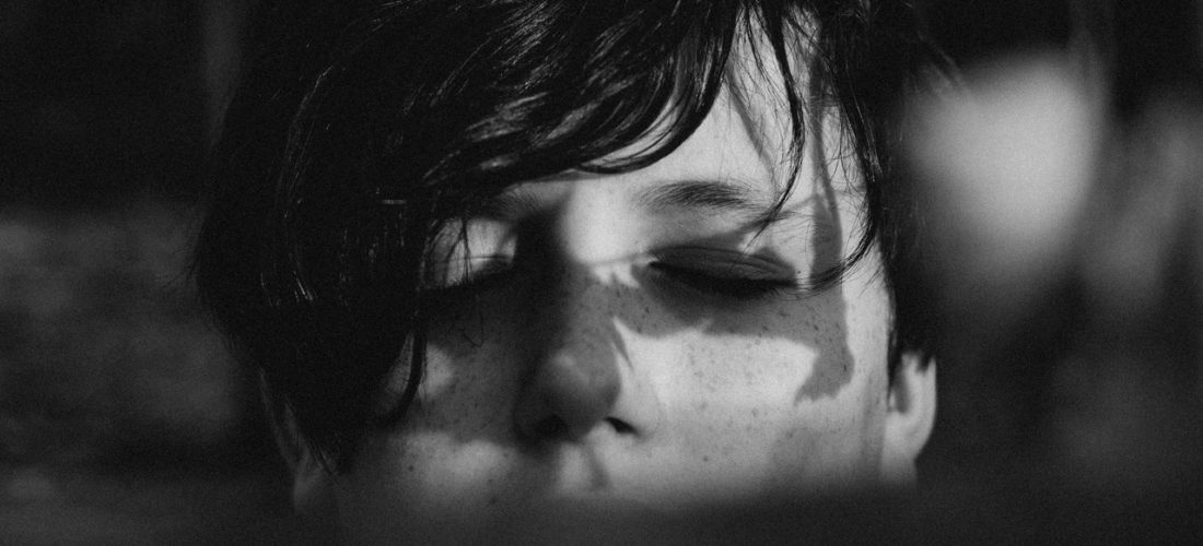 【くせ毛男子の逆襲】髪型&セットのみでナチュラル女子からモテ視線?