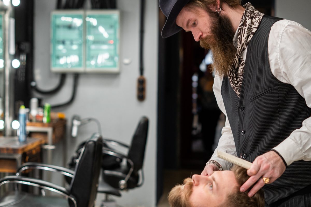 美容師が行うシャンプーのやり方｜基礎手順～応用のコツまで解説！