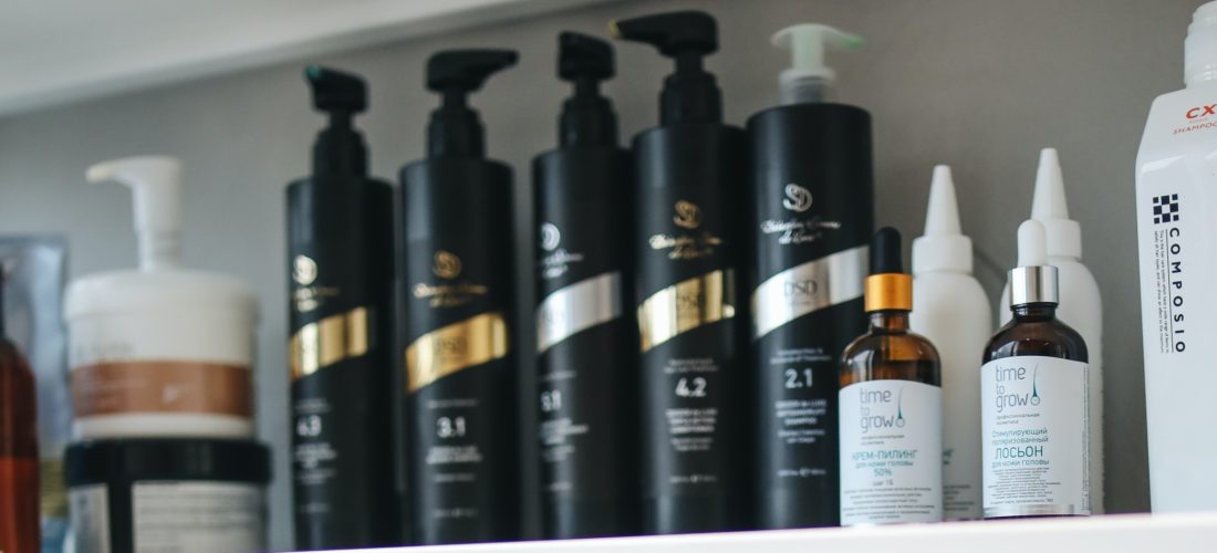 シャンプーだけで剛毛をサラサラにできる？他の方法も検討した方が良い？