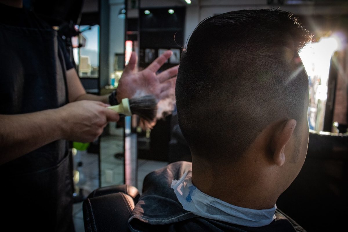 節約のためには格安カット？メリットとデメリットをご紹介