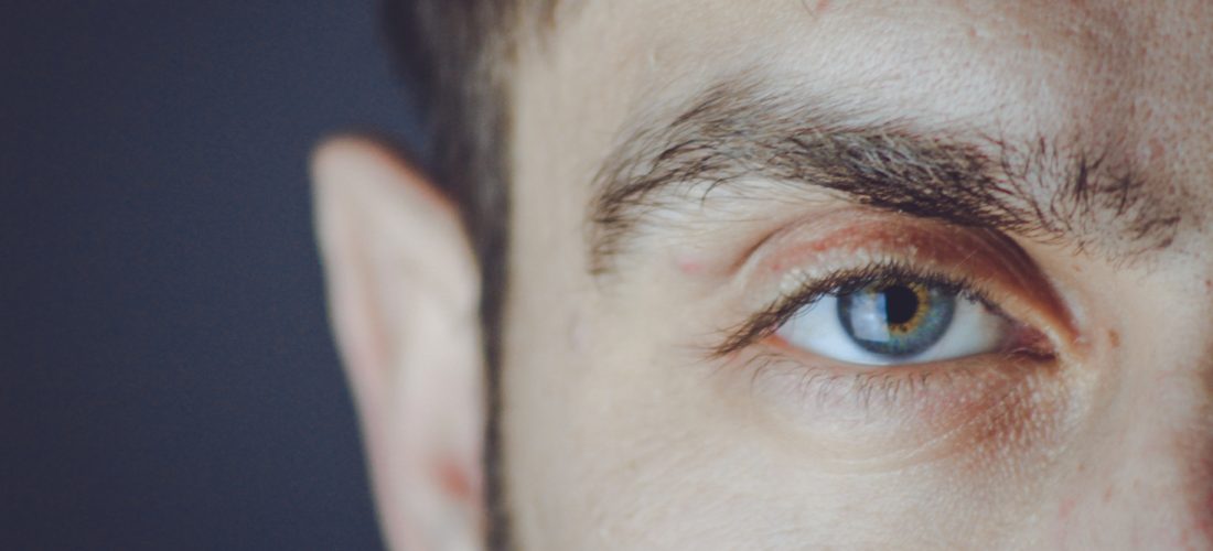 男の眉毛カット手入れ方法。自宅でも簡単にできます！