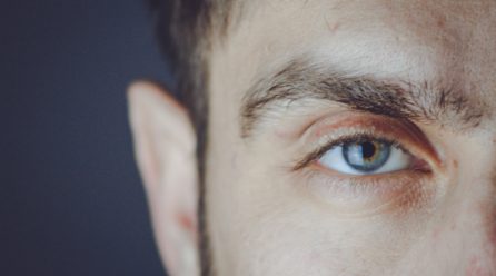 男の眉毛カット手入れ方法。自宅でも簡単にできます！