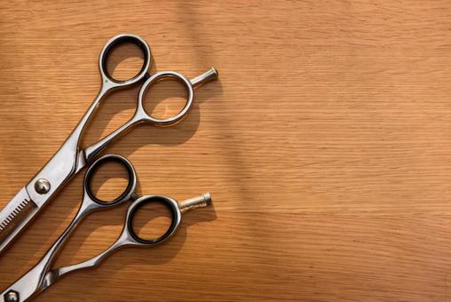 メンズのセルフカットはメリットが多い！自分で髪を切る方法とは