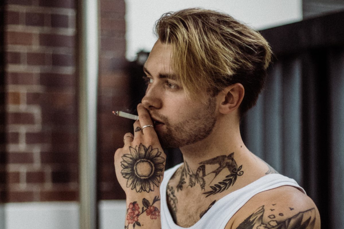 かき上げ前髪メンズヘアは色気が抜群？！アレンジ方法で差をつけろ！