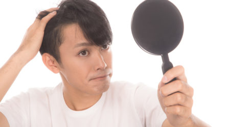 若者はいつから育毛剤を利用すればよいのか