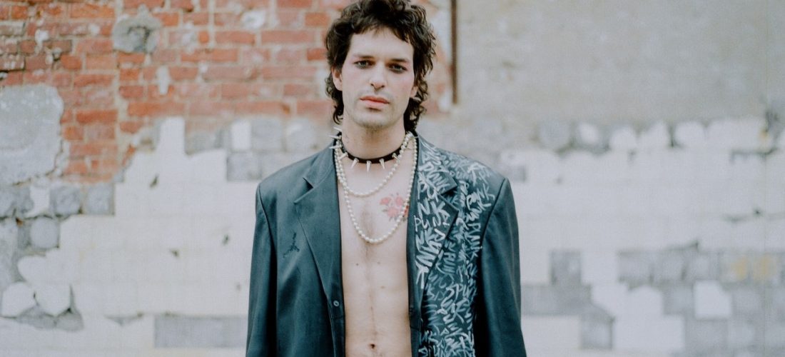 ジャケットやビジカジに似合うヘアスタイルって?