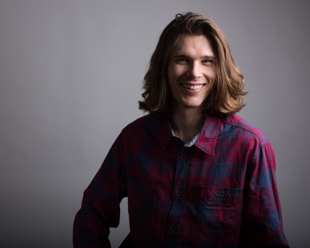 分け目を変えると印象も変わる！左右どっちに分けると良い？