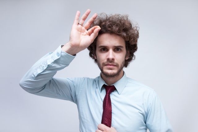 髪の毛先がはねる原因は?メンズ向けスタイリング方法