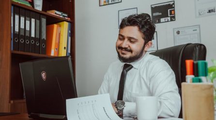 40代メンズのヘアスタイルでミディアムを避けた方が良い理由