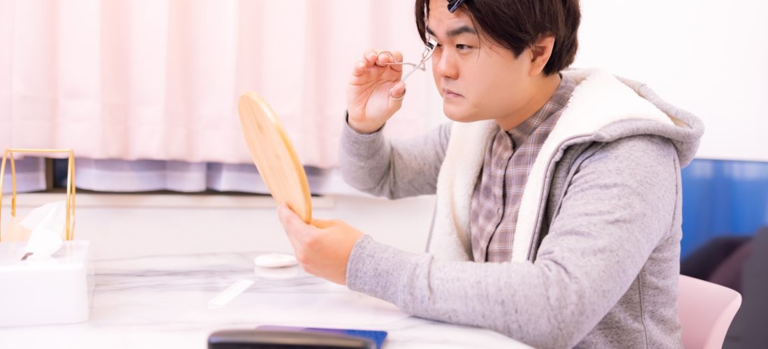 ハイトーンカラーにしたら眉毛の色にも気を配るのは常識