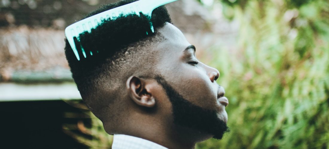 メンズコームの選び方!オールバックからバーバースタイルまで自由自在に?