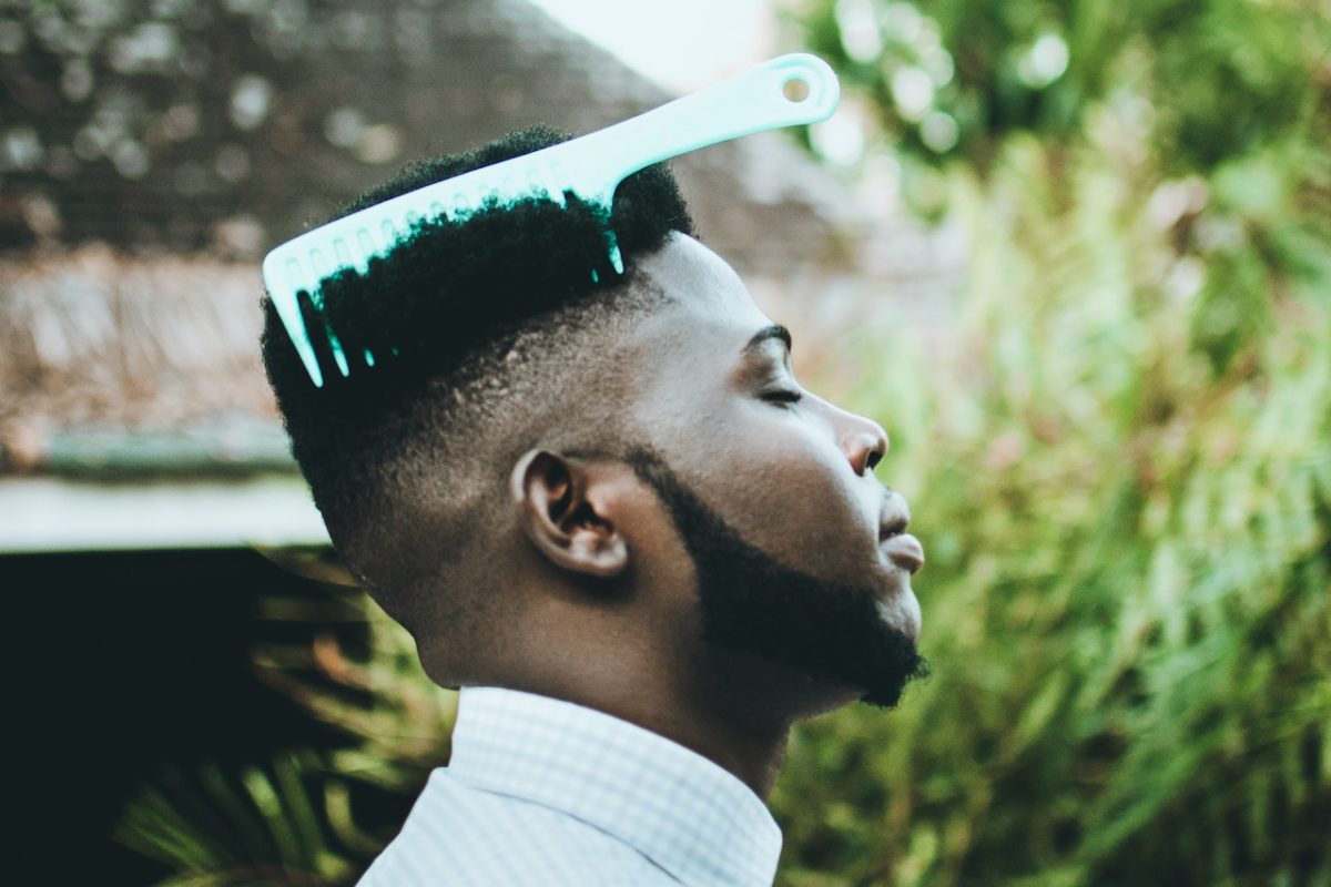 メンズコームの選び方！オールバックからバーバースタイルまで自由自在に？