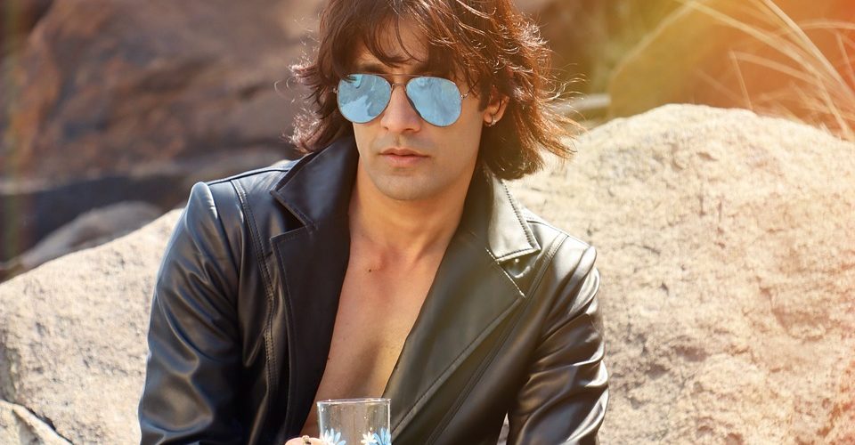 髪がサラサラすぎてセットできない！直毛メンズのへアセット方法