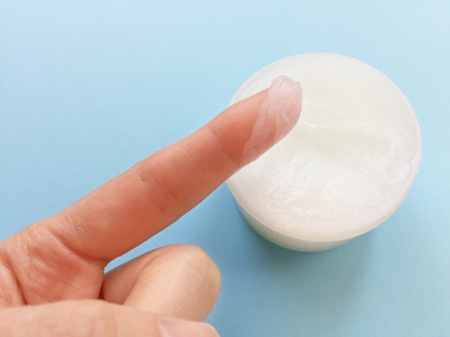 ワセリンで髪のケアをするメリットとは？注意点とデメリット解消法