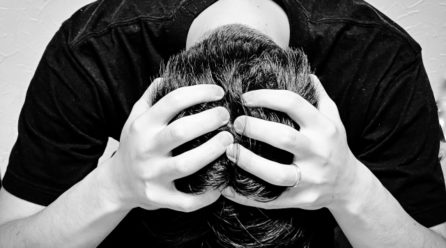 夕方に髪がぺたんこに！メンズの髪型を維持する方法