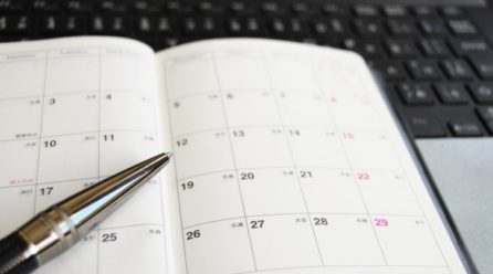 髪を一年切らないと傷む？美容院に行く頻度と正しいロングヘアの作り方