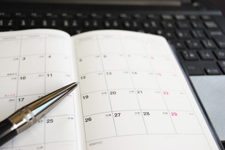 髪を一年切らないと傷む？美容院に行く頻度と正しいロングヘアの作り方