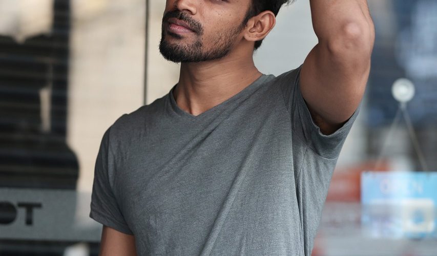 髪を伸ばすか迷う!髪を切るメリット・デメリットと伸ばす際の注意点