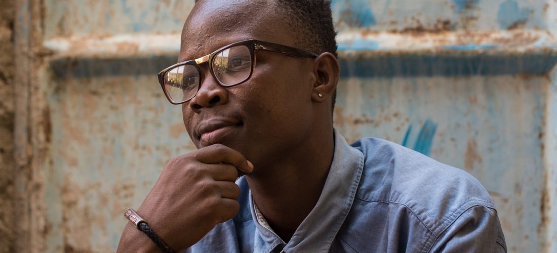 30代メガネメンズに似合う髪型って?