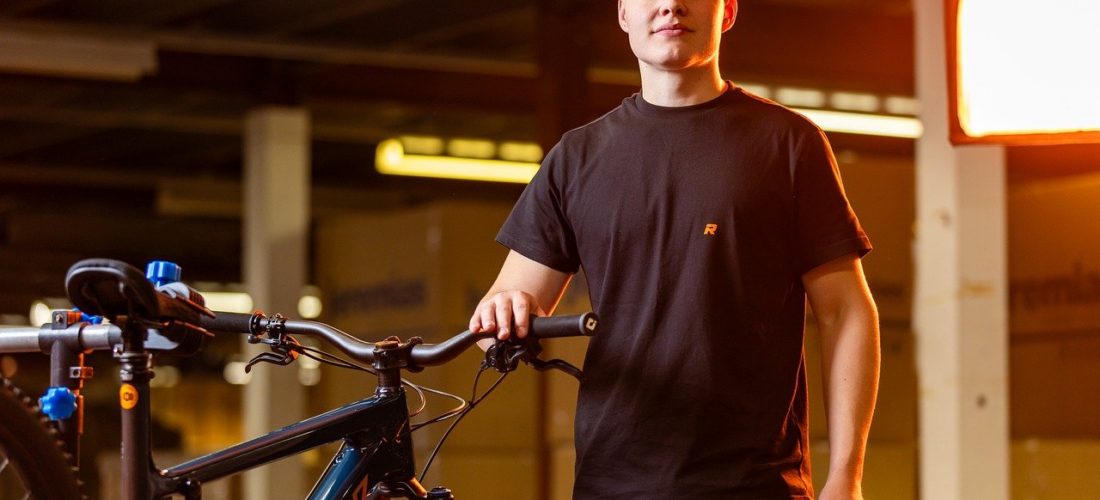 ダサい髪型だと思われている男性に共通している4つの理由とその対策