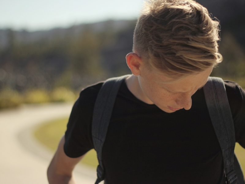 自分でハイトーンにするならヘアケアにも力を入れよう