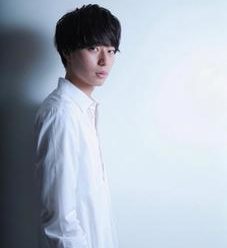 韓国風ヘアスタイルに挑戦！メンズマッシュのセット方法とポイント