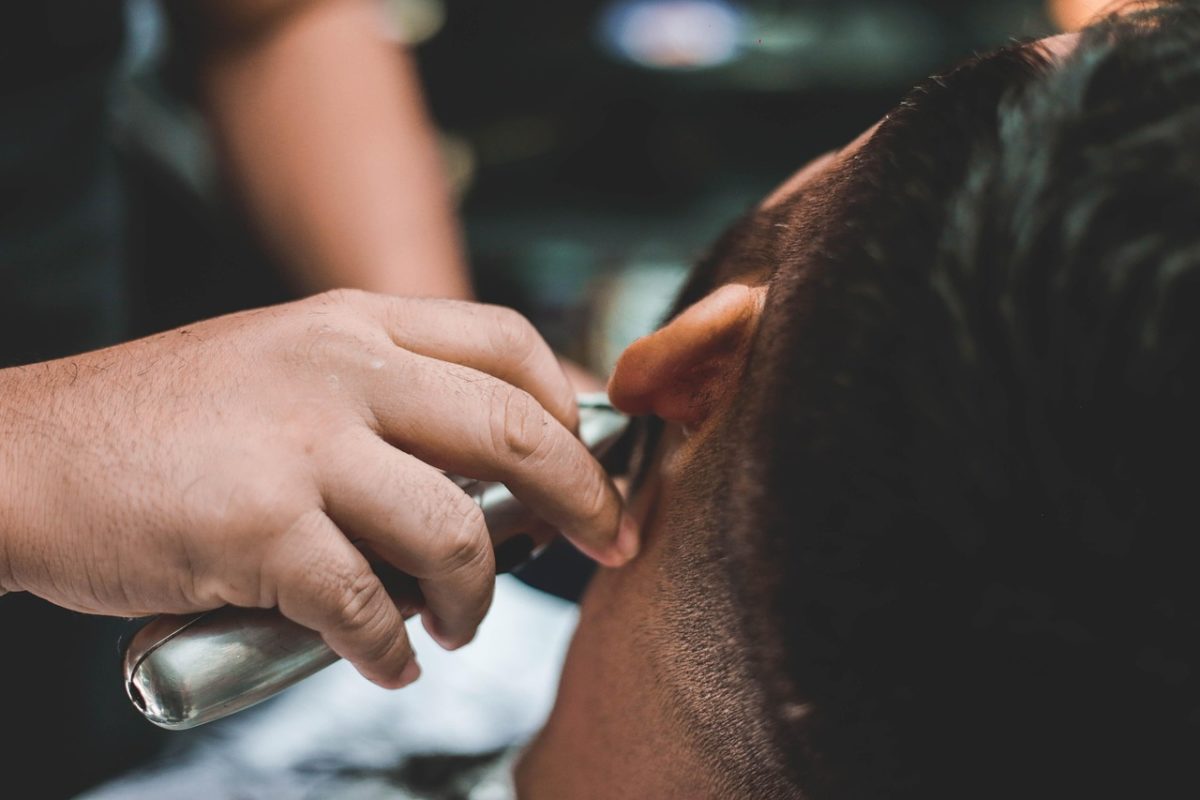 前髪のサイドが薄い！原因と対策を徹底解説